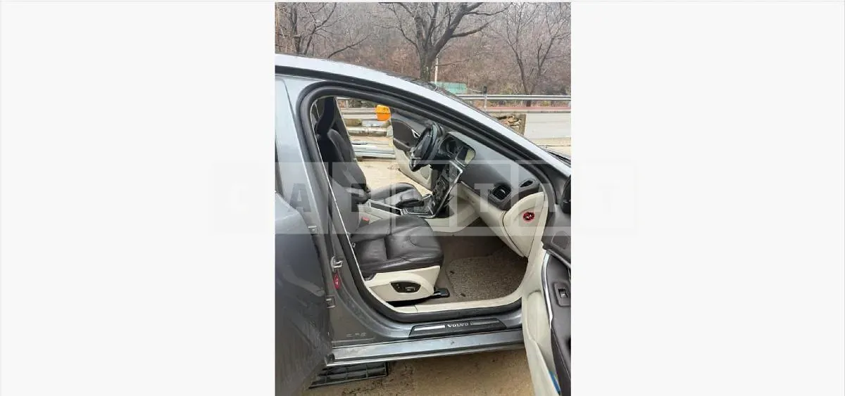 Photo 2 of 12: 2015 Volvo V40D2 — Korean insurance auction