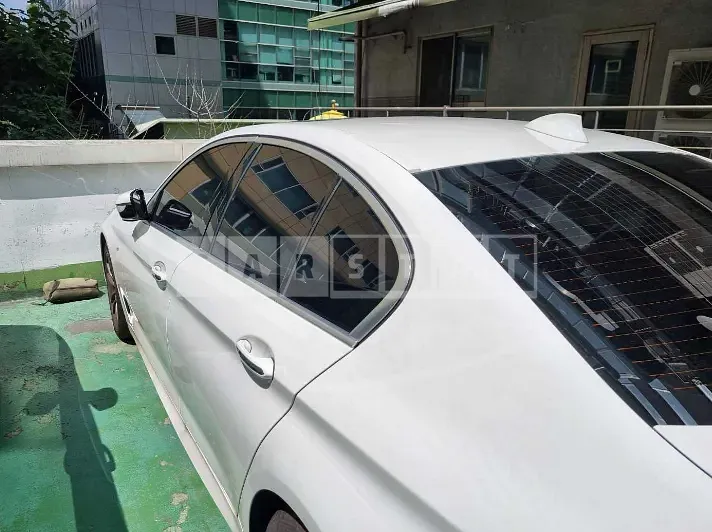 Photo 2 of 23: 2018 BMW 530i, VIN WBAJD3105JG969940 — Korean insurance auction