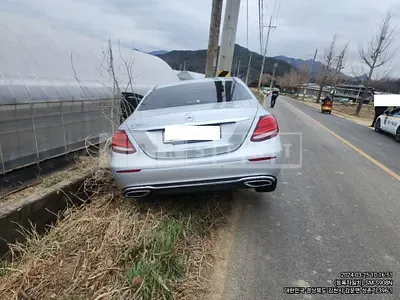 Photo 1 of 4: 2017 Mercedes-Benz E220d, VIN WDDZF0EBXJA365920 — Korean insurance auction