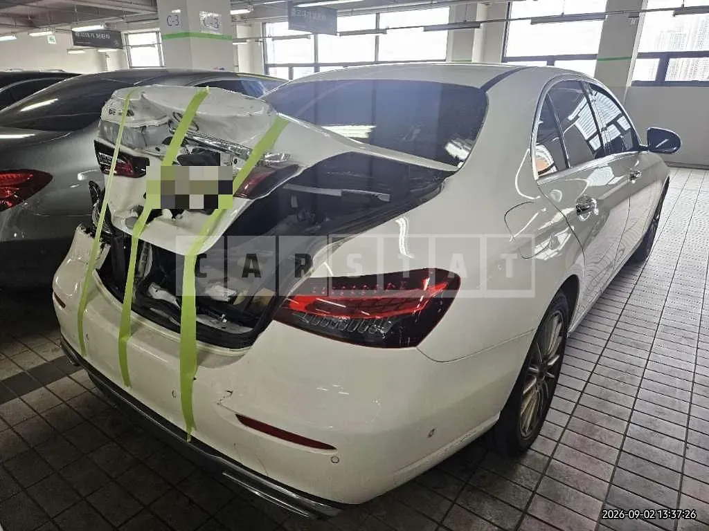 Photo 2 of 25: 2023 Mercedes-Benz E250 — Korean insurance auction