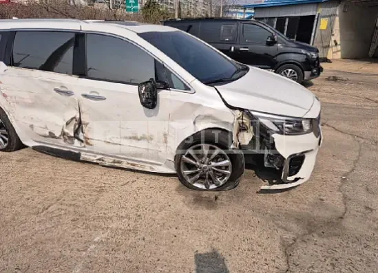 Photo 2 of 14: 2019 Kia Carnival Limousine — Korean insurance auction