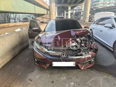 Photo 1 of 13: 2017 Honda Civic 4d, VIN 19XFC2670HE300341 — Korean insurance auction