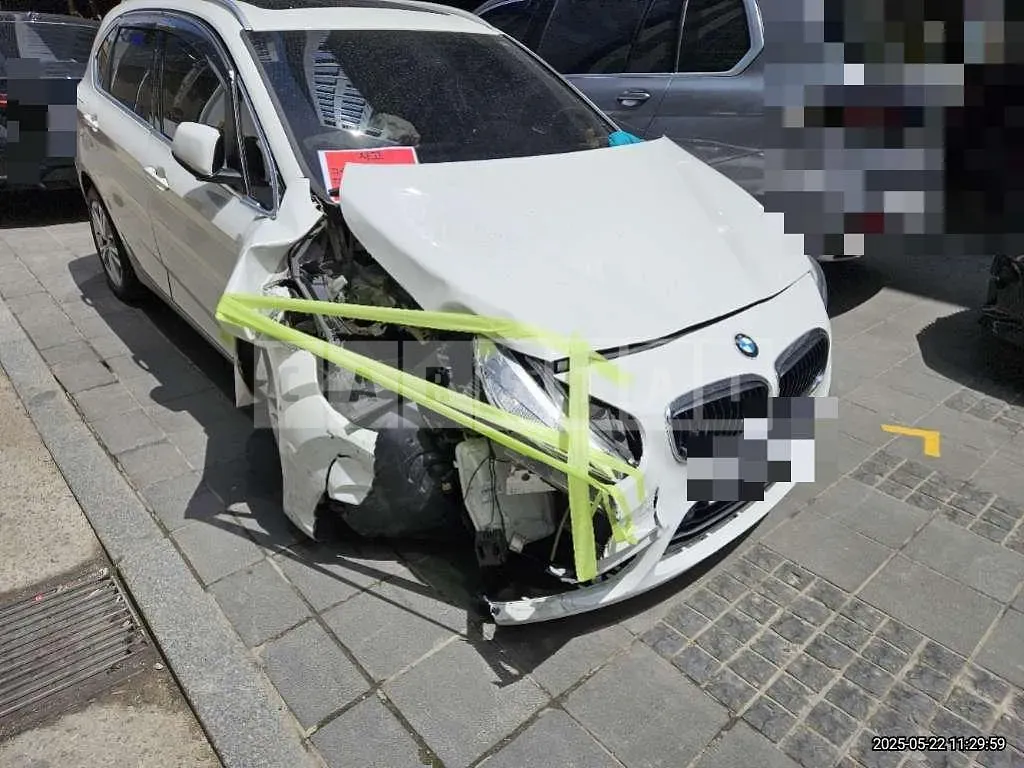 Photo 2 of 13: 2017 BMW Active Tourer — Korean insurance auction