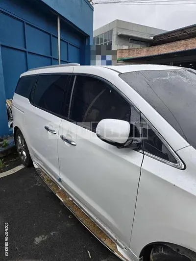 Photo 1 of 15: 2016 Kia Carnivals — Korean insurance auction