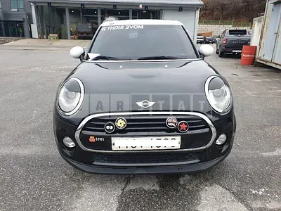 Photo 1 of 11: 2016 MINI Cooper D Five-Door, VIN WMWXT3105H2E28135 — Korean insurance auction
