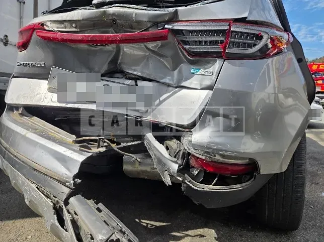 Photo 2 of 19: 2019 Kia Sportage — Korean insurance auction
