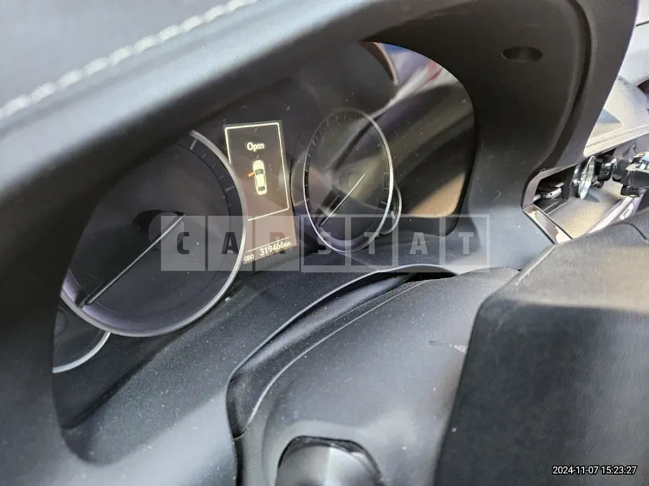 Photo 2 of 11: 2016 Lexus ES300h — Korean insurance auction