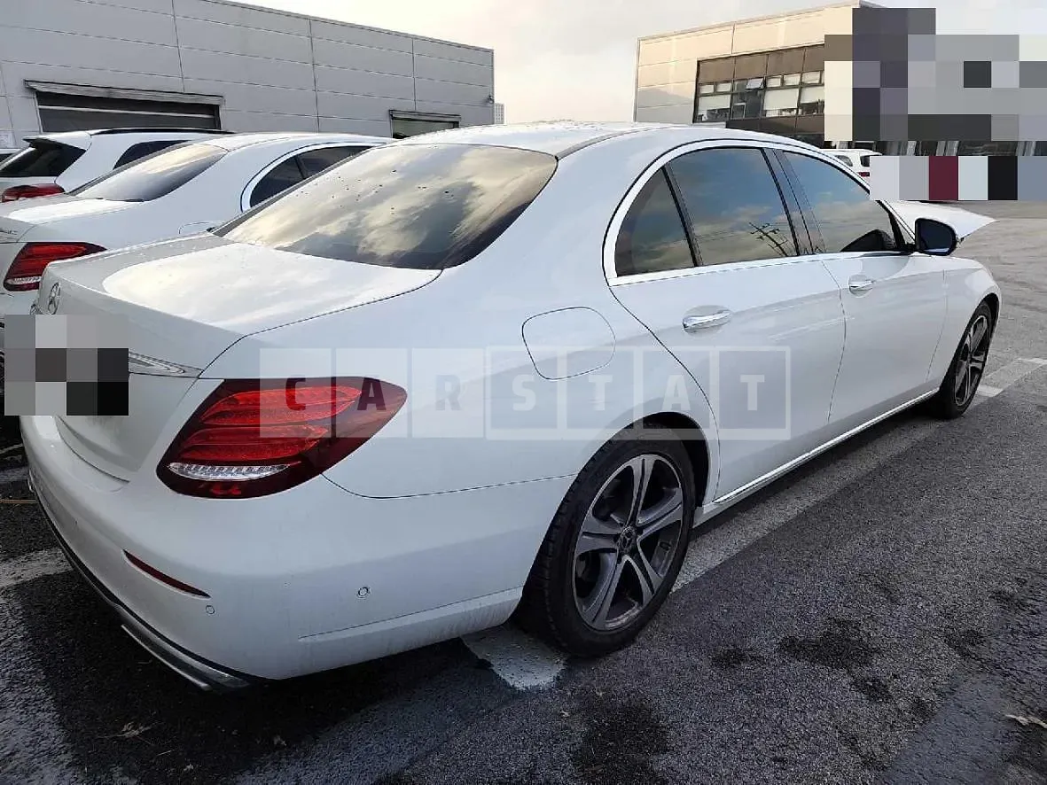 Photo 2 of 32: 2019 Mercedes-Benz E300, VIN WDDZF4JB7KA604662 — Korean insurance auction
