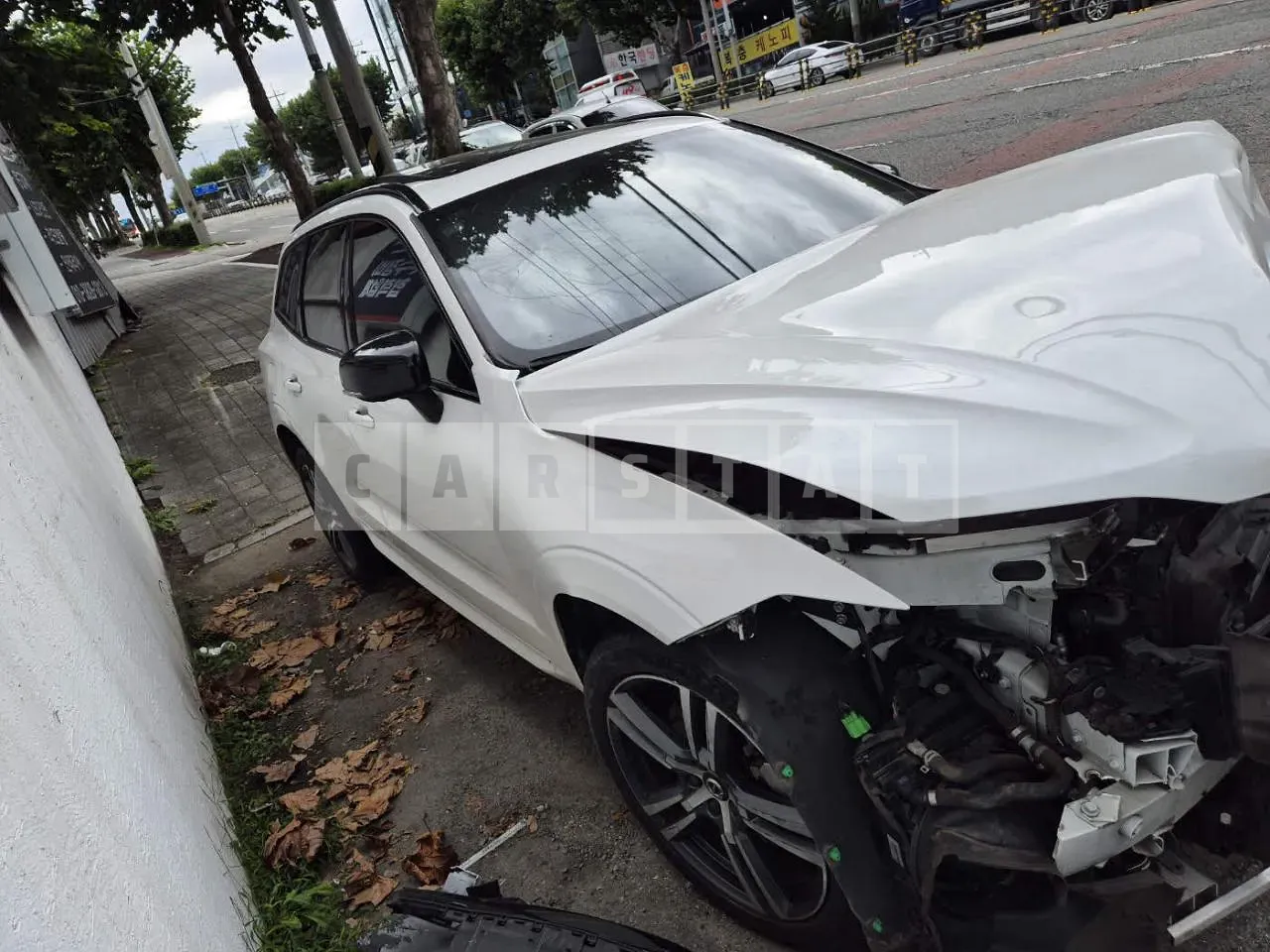 Photo 2 of 21: 2021 Volvo XC60T8 AWD, VIN YV1UZBR0DM1745133 — Korean insurance auction