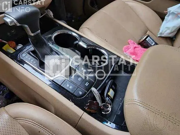 Photo 2 of 15: 2018 Kia Carnival — Korean insurance auction