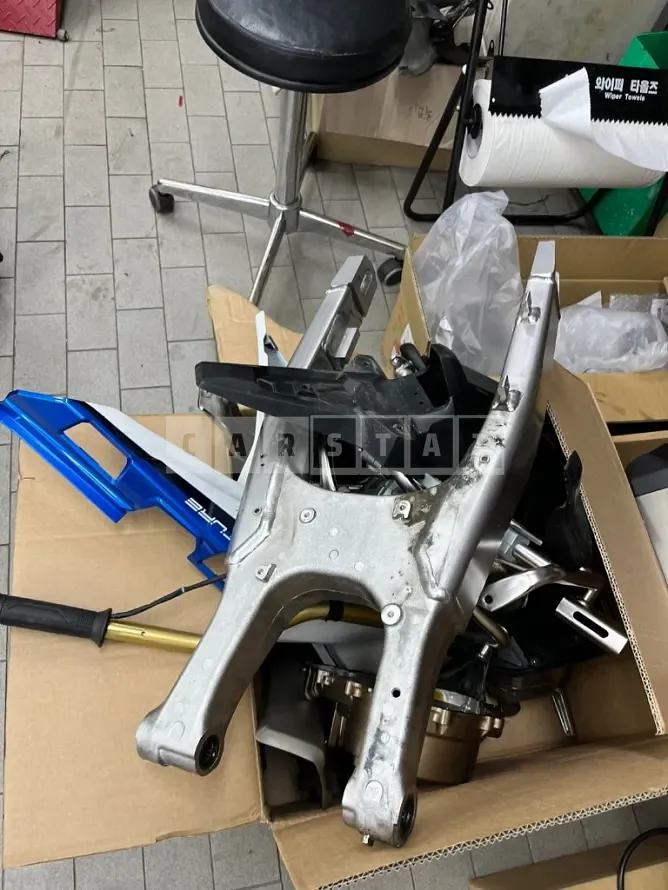 Photo 2 of 4: 2022 Honda (parts) CRF1100D4 Fuel Tank And Others — Korean insurance auction