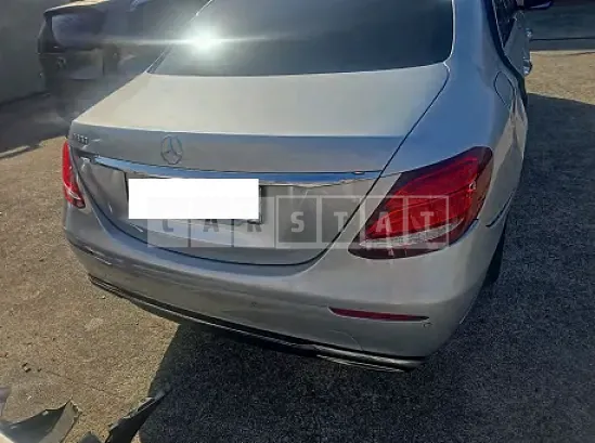 Photo 2 of 15: 2017 Mercedes-Benz E 300 — Korean insurance auction