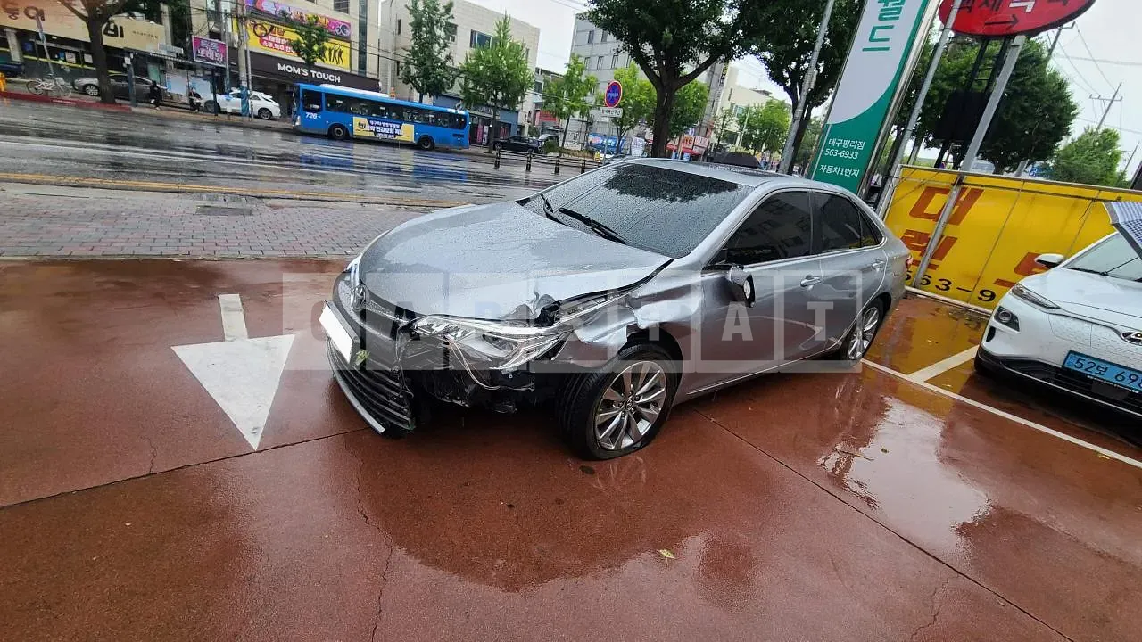 Photo 2 of 23: 2016 Toyota Camry, VIN 4T1BF1FK0GU599521 — Korean insurance auction