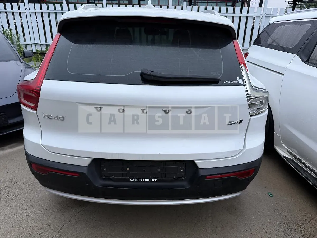 Photo 2 of 12: 2025 Volvo XC40B4 AWD — Korean insurance auction