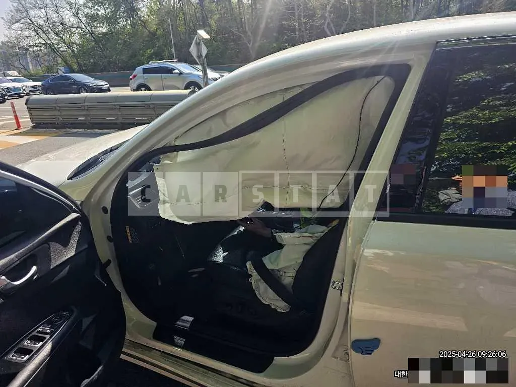 Photo 3 of 3: 2016 Kia K5 — Korean insurance auction