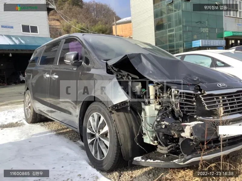 Photo 2 of 10: 2016 Kia Carnival, VIN KNAMB81ABHS250290 — Korean insurance auction
