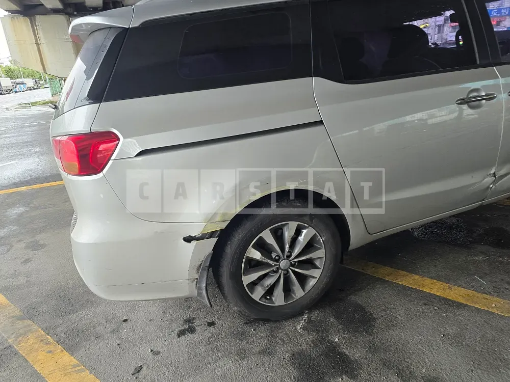 Photo 2 of 9: 2016 Kia Carnivals — Korean insurance auction