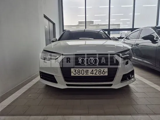 Photo 2 of 32: 2019 Audi A4 40 TFSI — Korean insurance auction