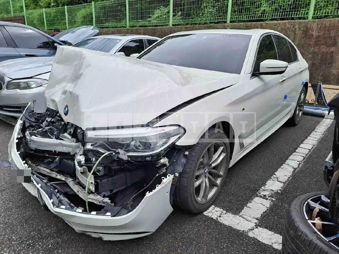 Photo 2 of 12: 2018 BMW 520d xDrive — Korean insurance auction