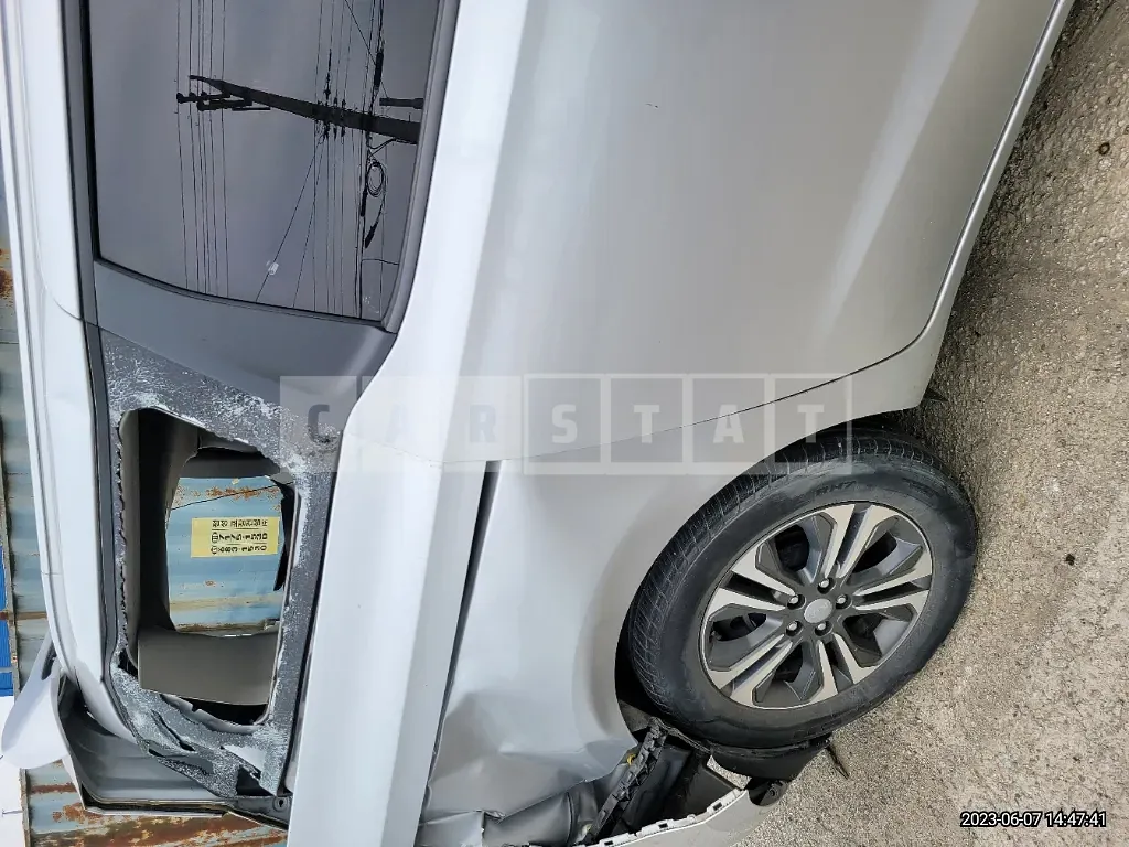 Photo 2 of 26: 2019 Kia Carnival, VIN KNAMB81ABKS484631 — Korean insurance auction
