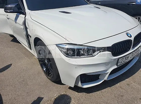Photo 2 of 18: 2018 BMW 330i, VIN WBA8B9102HA193691 — Korean insurance auction