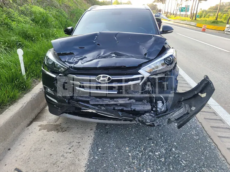 Photo 2 of 5: 2018 Hyundai Tucson, VIN KMHJ381ABJU495682 — Korean insurance auction