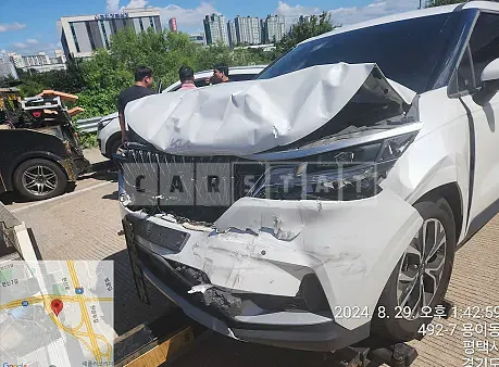 Photo 2 of 22: 2023 Kia Carnival — Korean insurance auction