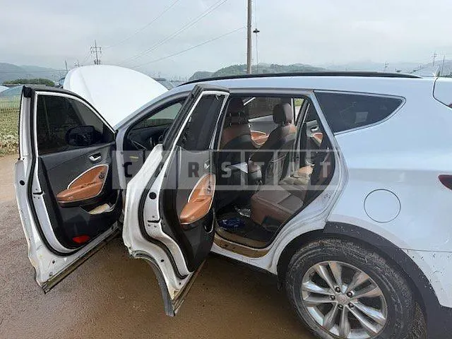 Photo 2 of 10: 2017 Hyundai Santa Fe DM — Korean insurance auction