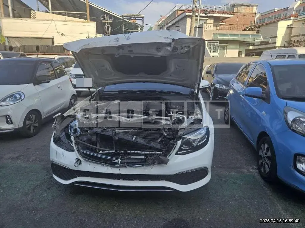 Photo 2 of 19: 2019 Mercedes-Benz E220 d 4Matic — Korean insurance auction