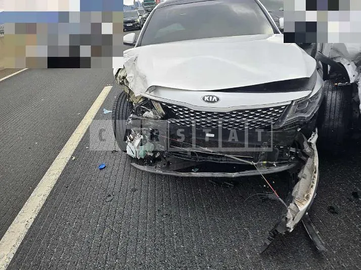 Photo 2 of 5: 2017 Kia K5 — Korean insurance auction