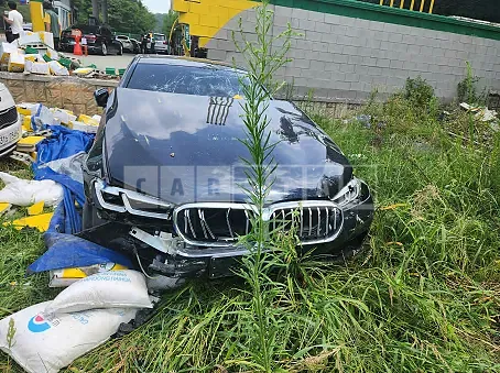 Photo 2 of 13: 2022 BMW 530i, VIN WBA71BH07NCK13915 — Korean insurance auction