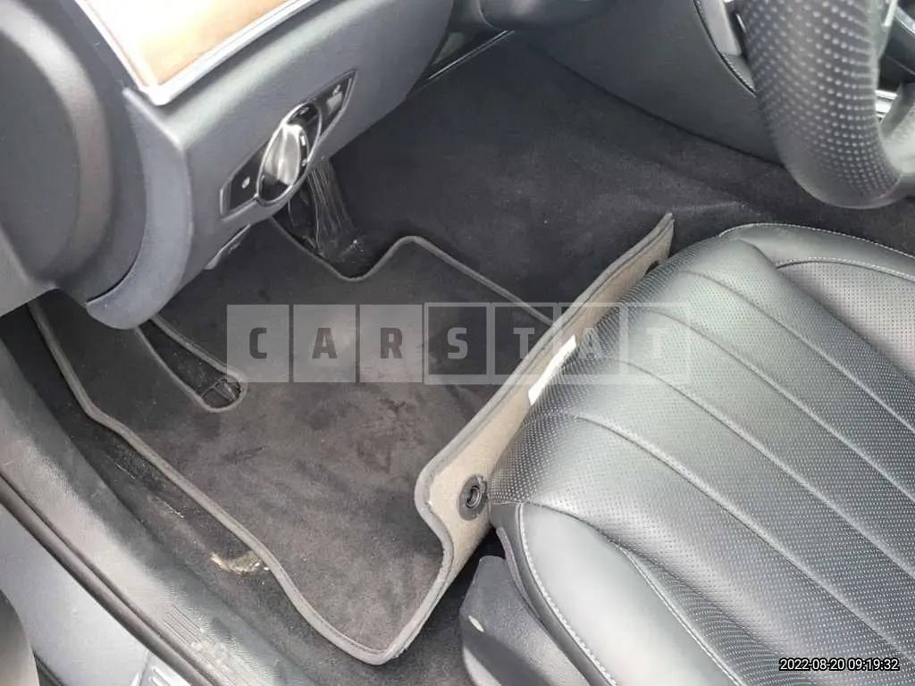 Photo 2 of 13: 2018 Mercedes-Benz E300 4Matic, VIN WDDZF4KB0JA320450 — Korean insurance auction