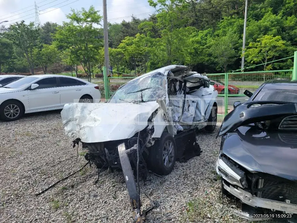 Photo 2 of 15: 2019 Kia K5, VIN KNAGS416BKA298803 — Korean insurance auction