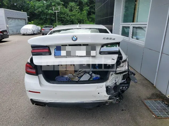 Photo 2 of 48: 2021 BMW 520d — Korean insurance auction