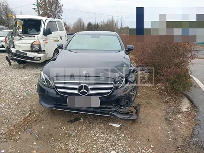 Photo 1 of 13: 2019 Mercedes-Benz E300, VIN WDDZF4JBXKA688816 — Korean insurance auction