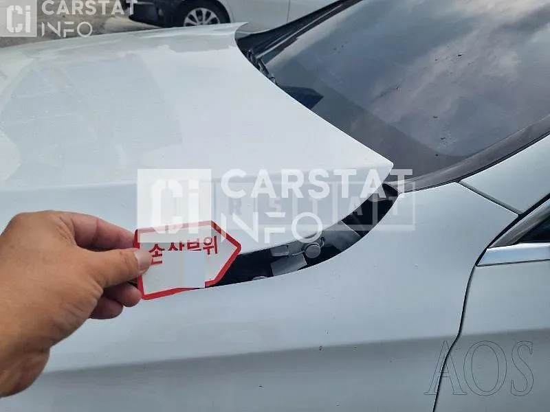 Photo 2 of 15: 2019 Mercedes-Benz E300, VIN WDDZF4JB7KA600742 — Korean insurance auction