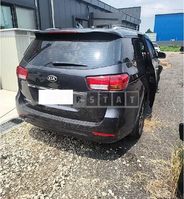 Photo 2 of 10: 2018 Kia Carnival — Korean insurance auction