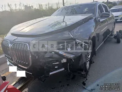 Photo 1 of 25: 2023 BMW 740i — Korean insurance auction