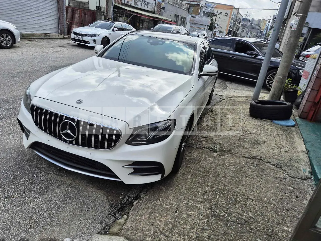 Photo 2 of 14: 2017 Mercedes-Benz E300, VIN WDDZF4JB7JA347937 — Korean insurance auction