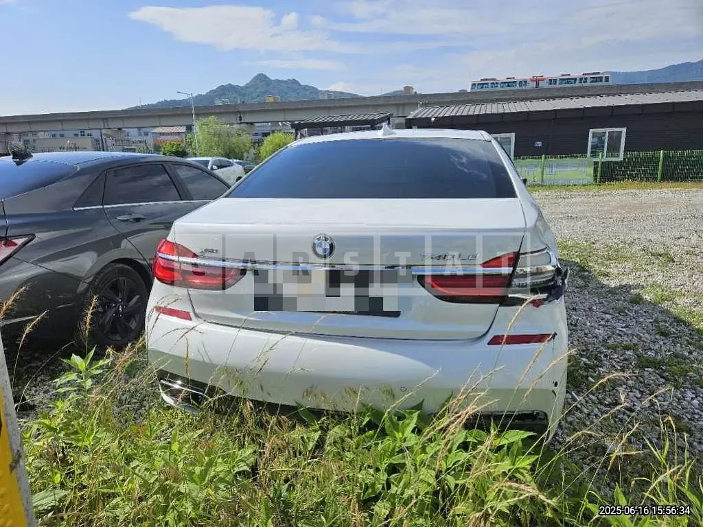 Photo 2 of 36: 2018 BMW 740Ld xDrive — Korean insurance auction