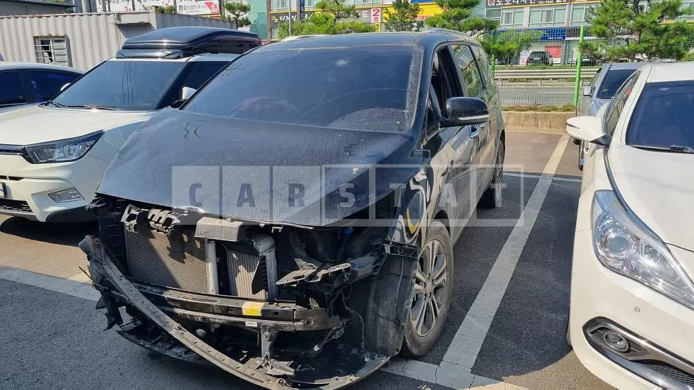 Photo 2 of 17: 2020 Kia Carnival, VIN KNAMB81ABLS658300 — Korean insurance auction