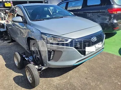 Photo 1 of 12: 2017 Hyundai IONIQ, VIN KMHC051CGHU033200 — Korean insurance auction