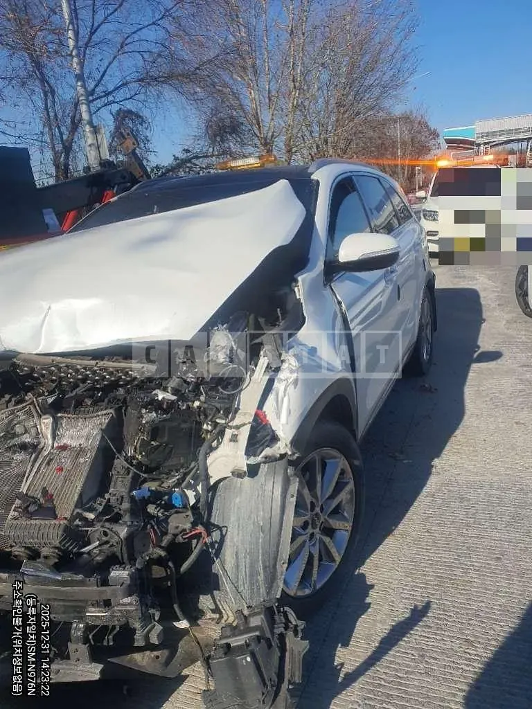 Photo 2 of 18: 2017 Kia Sorento — Korean insurance auction