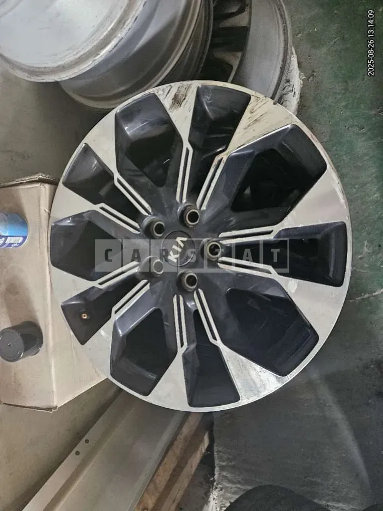 Photo 2 of 3: 2020 Kia (parts) Carnival Wheel — Korean insurance auction