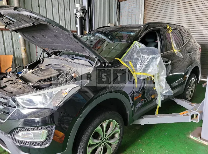 Photo 2 of 18: 2015 Hyundai Santa Fe, VIN KMHSW81UBFU445473 — Korean insurance auction