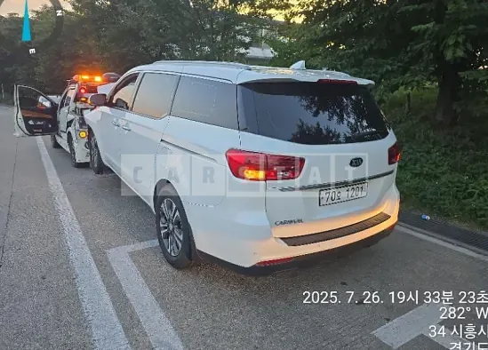 Photo 2 of 5: 2024 Kia Carnival — Korean insurance auction