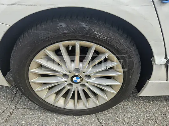 Photo 2 of 13: 2016 BMW 320i — Korean insurance auction