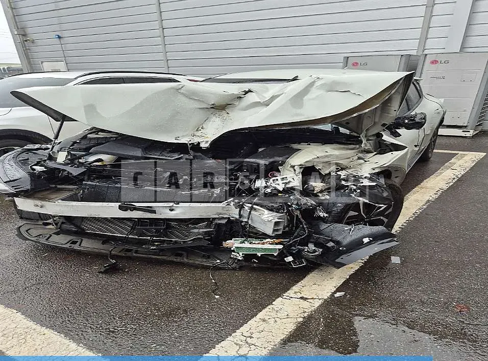 Photo 2 of 15: 2022 Kia EV6 — Korean insurance auction