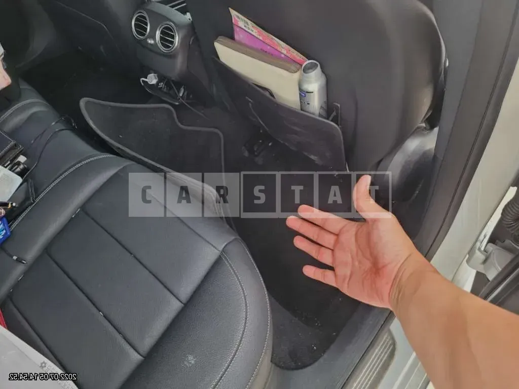 Photo 2 of 9: 2017 Mercedes-Benz E220d, VIN WDDZF0EB5HA050937 — Korean insurance auction