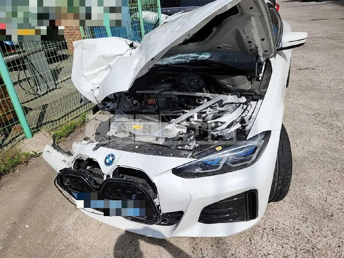 Photo 2 of 19: 2023 BMW i4 eDrive40 — Korean insurance auction